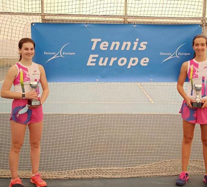 Finale in dubbel met Ece Gencer bij Tennis Europe J2 U16 in Istanbul,Turkije . 