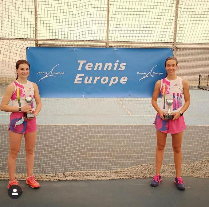 Finale in dubbel met Ece Gencer bij Tennis Europe J2 U16 in Istanbul,Turkije . 